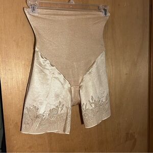Flexees High-Waist Shapewear in Cream‎